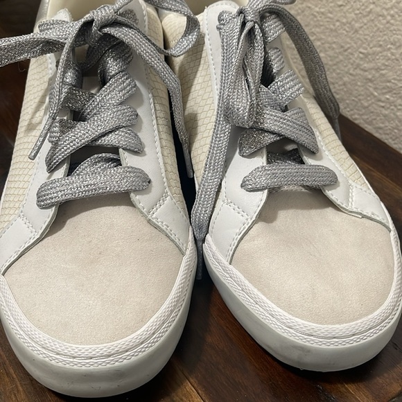 A New Day cream beige Metallic silver fashion sneakers size 8.5 - Picture 2 of 12